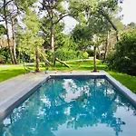 Avec Piscine Au Coeur De La Foret Вилла
